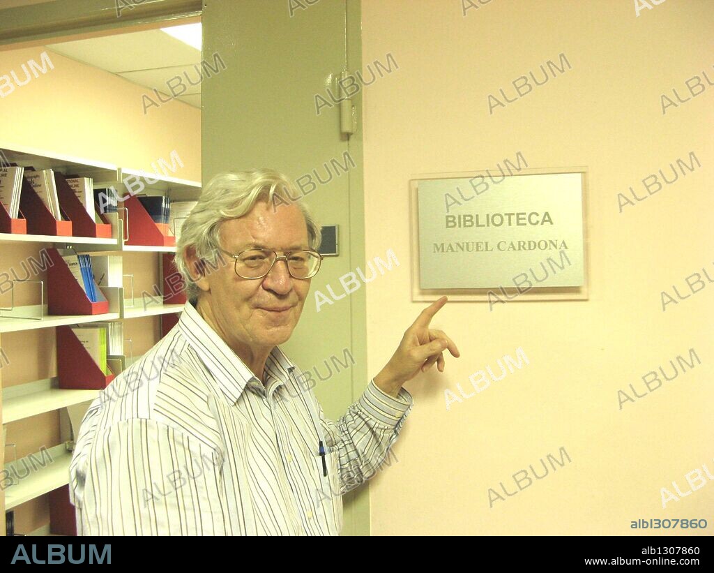 La Biblioteca del Instituto de Ciencia de los Materiales de Bellaterra, lleva el nombre del físico Manuel Cardona debido a la gran aportación en libros y revistas hecha por él.