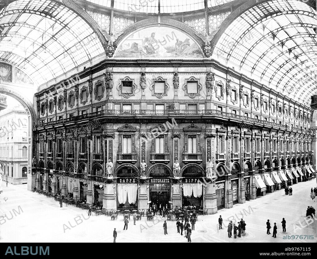 1901. Milán. Galería de Víctor Manuel. De la capital de la Lombardía, importante ciudad Italiana que cuenta 414.550 Habitantes, Publicamos la galería de Víctor Manuel, pasaje cubierto de Cristales entre la plaza del Duomo y la de la Scala, Ocupado por Lujosos Comercios y decorado con 24 Estatuas de Italianos Ilustres. Nuestro grabado Representa el octógono central de dicha galería.