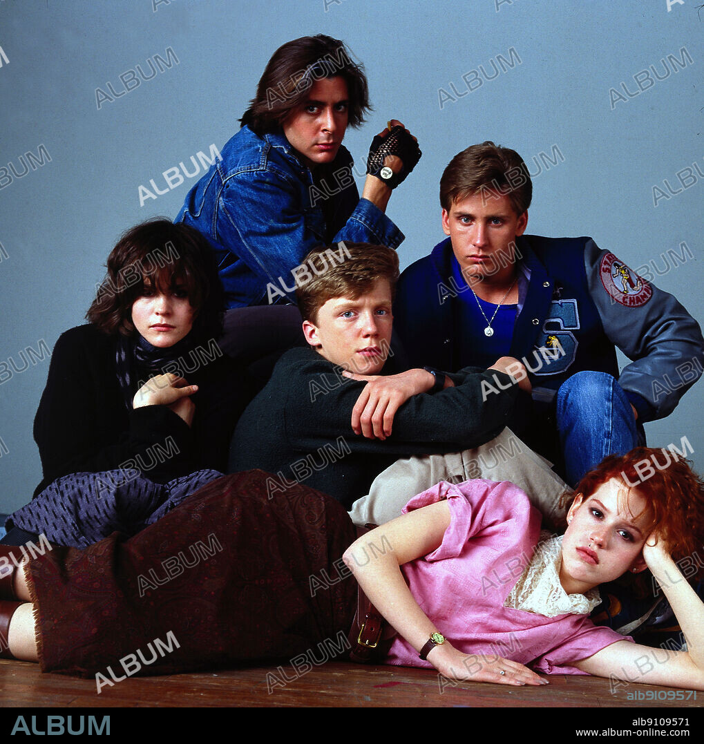 ALLY SHEEDY, ANTHONY MICHAEL HALL, EMILIO ESTEVEZ, JUDD NELSON and MOLLY RINGWALD in THE BREAKFAST CLUB, 1985, directed by JOHN HUGHES. Copyright UNIVERSAL PICTURES.