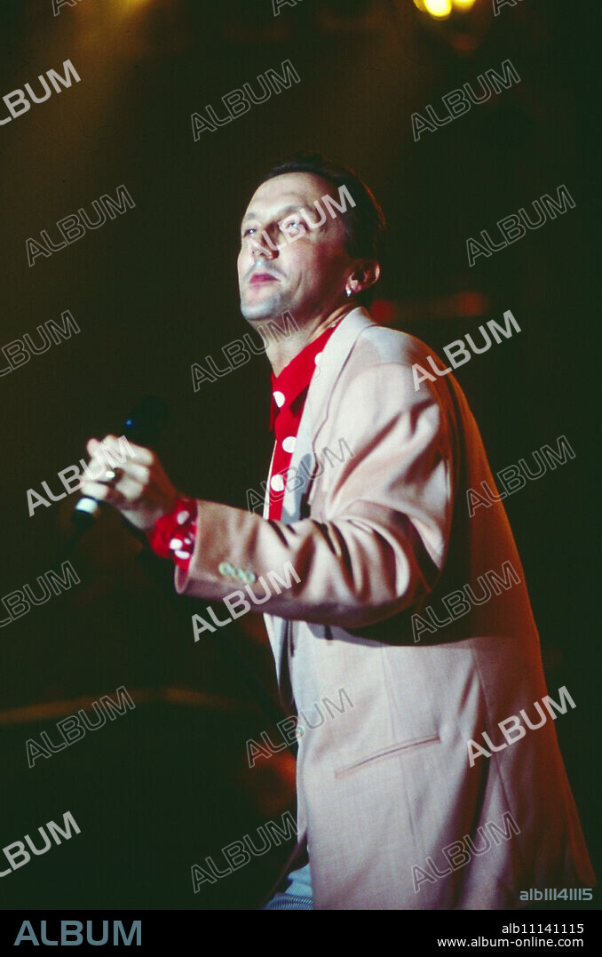Marius Müller Westernhagen live in concert in Kassel, Germany 1992. (original german headline: Marius Müller Westernhagen in concert).