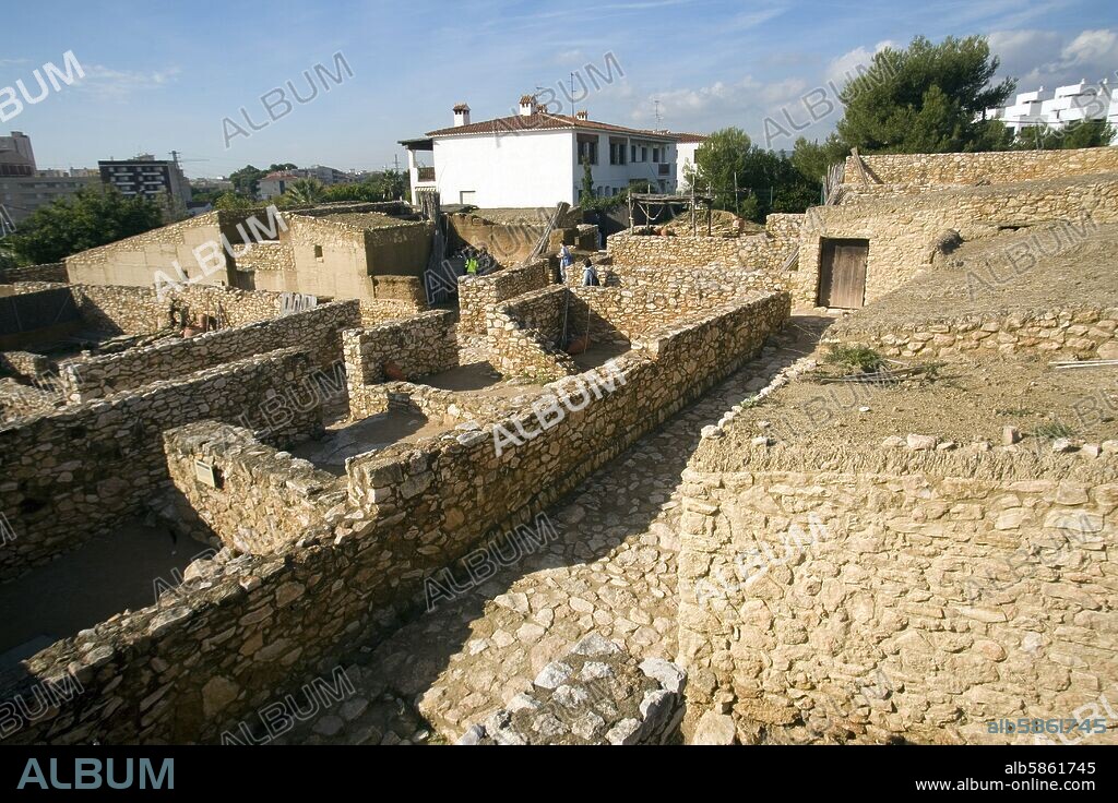 Calafell; restos ciudad / poblado ibérico con murallas y callejuelas.