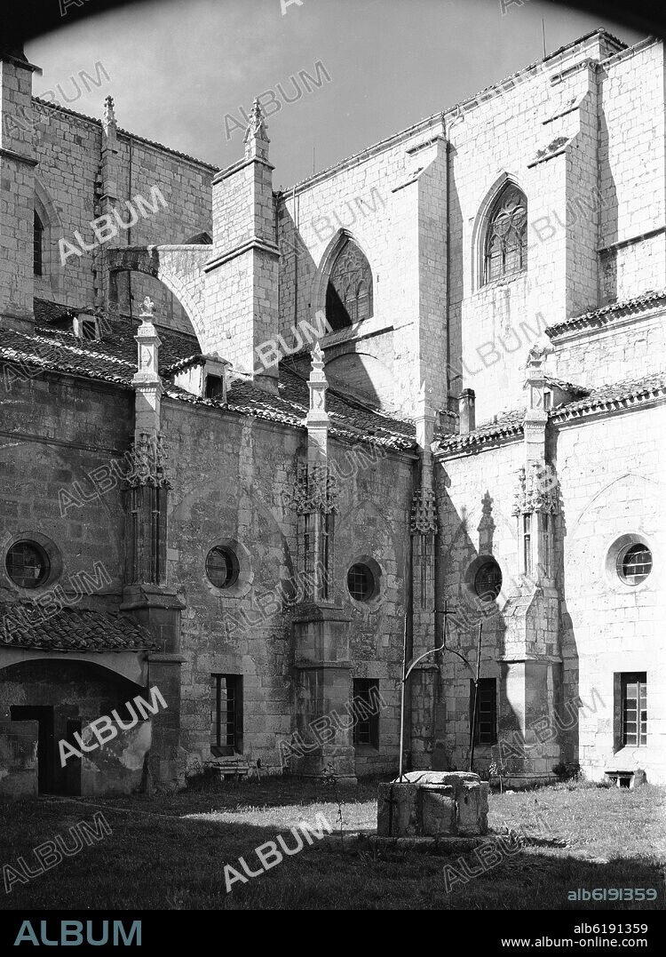 CLAUSTRO DE LA CATEDRAL DE PALENCIA - SIGLO XV - FOTOGRAFIA EN BLANCO Y NEGRO - AÑOS 60.