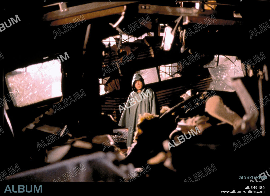 BRUCE WILLIS en EL PROTEGIDO, 2000 (UNBREAKABLE), dirigida por M. NIGHT SHYAMALAN. Copyright TOUCHSTONE PICTURES.