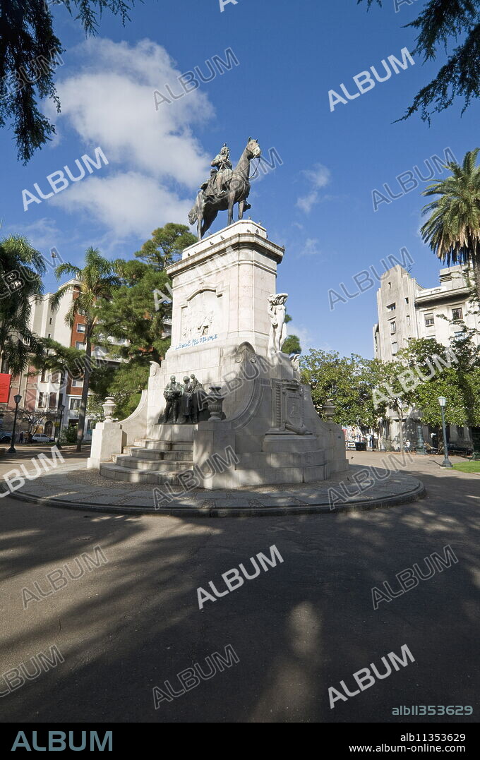 Statue of General Don Bruno De Zabala founder of Uruguay, Plaza Zabala, Montevideo, Uruguay, South America.