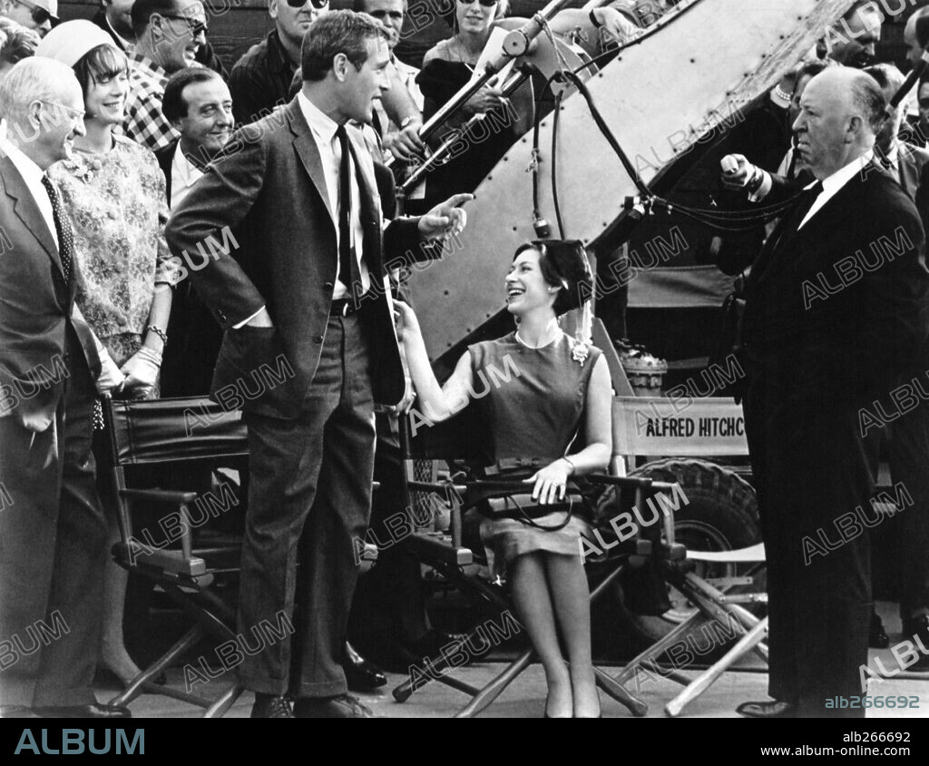 ALFRED HITCHCOCK y PAUL NEWMAN en CORTINA RASGADA, 1966 (TORN CURTAIN), dirigida por ALFRED HITCHCOCK. Copyright UNIVERSAL PICTURES.