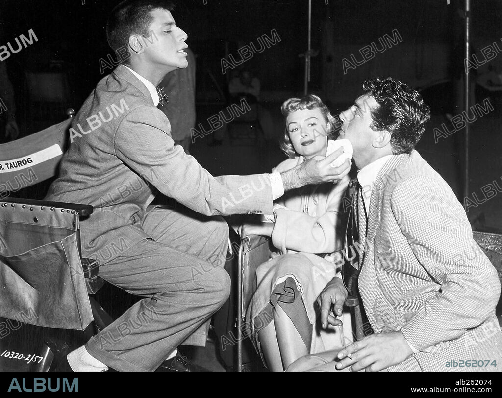 DEAN MARTIN and JERRY LEWIS in THE CADDY, 1953, directed by NORMAN TAUROG. Copyright PARAMOUNT PICTURES.