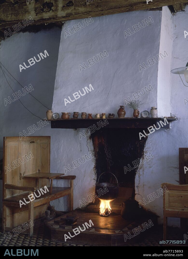 COCINA TIPICA DE ARAGON CON CADIERAS.