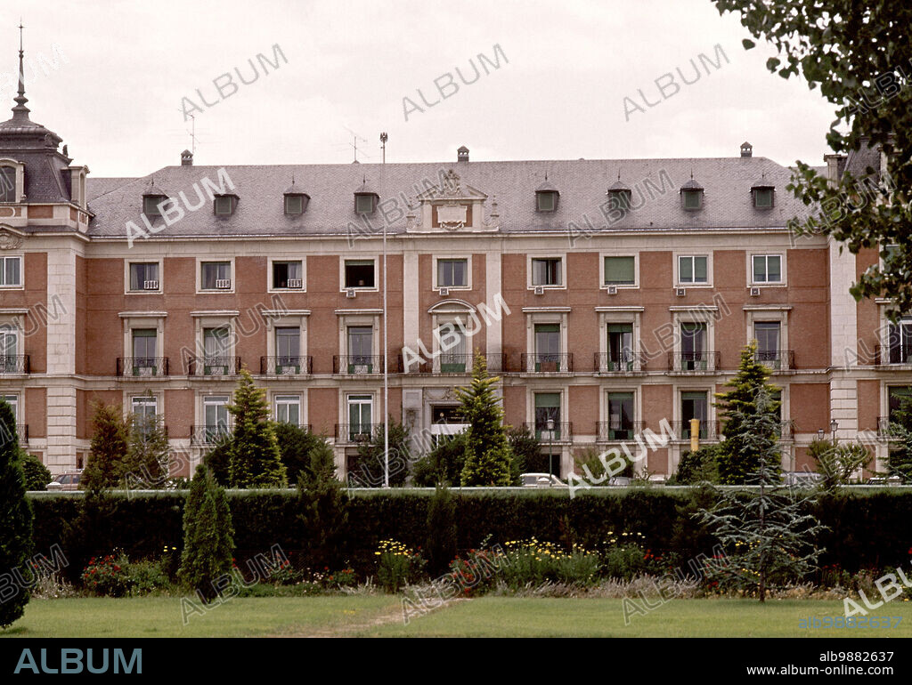 JOSE AZPIROZ Y AZPIROZ (1895-1967). EDIFICIO INIA - MINISTERIO DE LA PRESIDENCIA - REALIZADO ENTRE 1948 Y 1958.