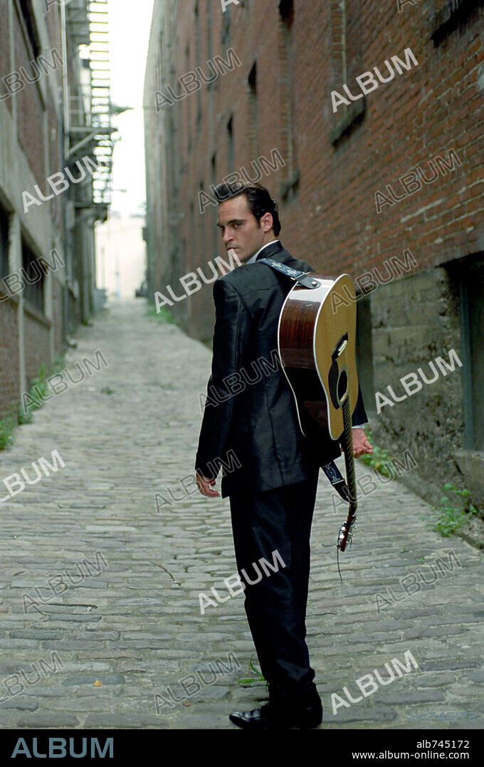 JOAQUIN PHOENIX en EN LA CUERDA FLOJA, 2005 (WALK THE LINE), dirigida por JAMES MANGOLD. Copyright 20TH CENTURY FOX / REGAN, KEN.