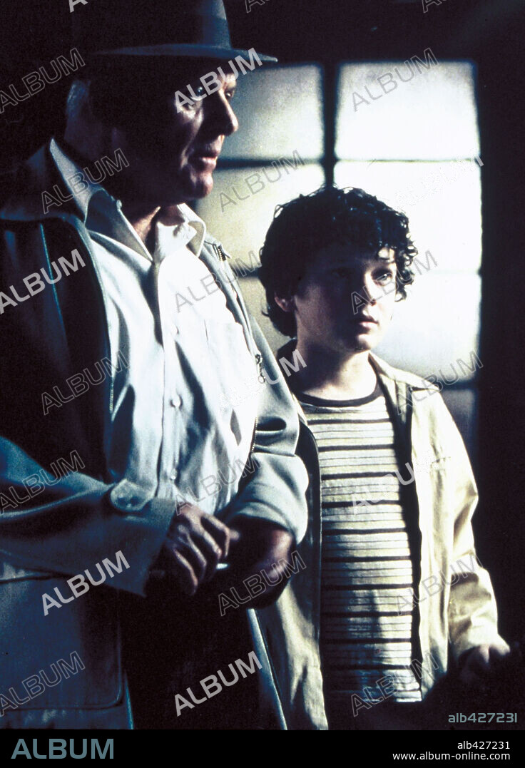 ANTHONY HOPKINS and ANTON YELCHIN in HEARTS IN ATLANTIS, 2001, directed by SCOTT HICKS. Copyright CASTLE ROCK ENTERTAINMENT/NPV ENTERTAINMENT/VILLAGE ROADSHOW.