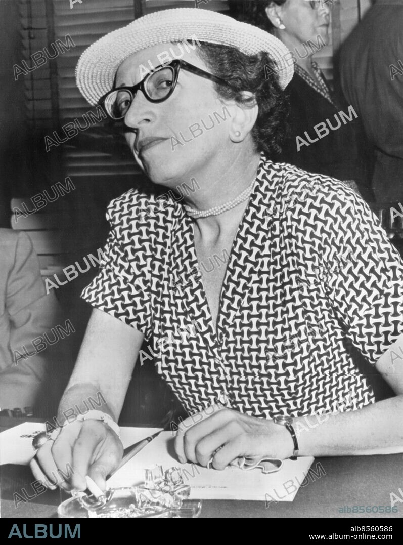 Orig. bildtext... EX-RED AGENT FACES PROBERS Washington, D.C. Ex-communist agent Hede Massing is shown telling senate investigators today that she recruited two state department officials for Soviet espionage work and said she and Alger Hiss agreed they worked for the same boss. Mrs. Massing, former wife of Gerhardt Eisler, international communist leader, said that the officials were Noel H. Field, then in the western european division of the department, and the late Lawrence Duggan of the latin american division. She gave her testimony before the McCarran antisubversives committee. Anm. Anti-amerikansk, kommunistisk verksamhet Lyssnar Ansiktsuttryck Pärlor Blicken McCarthyism CD384 persons: HEDE MASSING sites: WASHINGTON D C;USA.