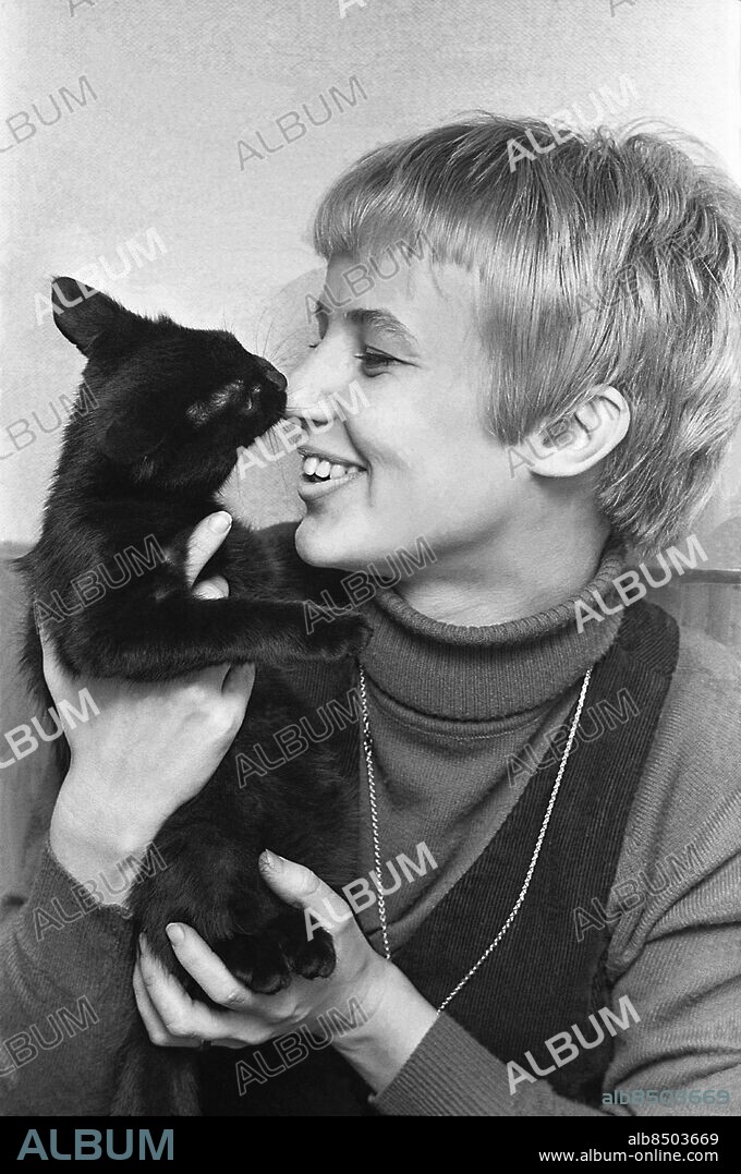 STOCKHOLM 1969-02-03. Eva "Puck" Hammar, programledare för SVT:s tävlingsprogram "Fyrklövern" . Foto: Olle Lindeborg TT Historical / Kod 1902.