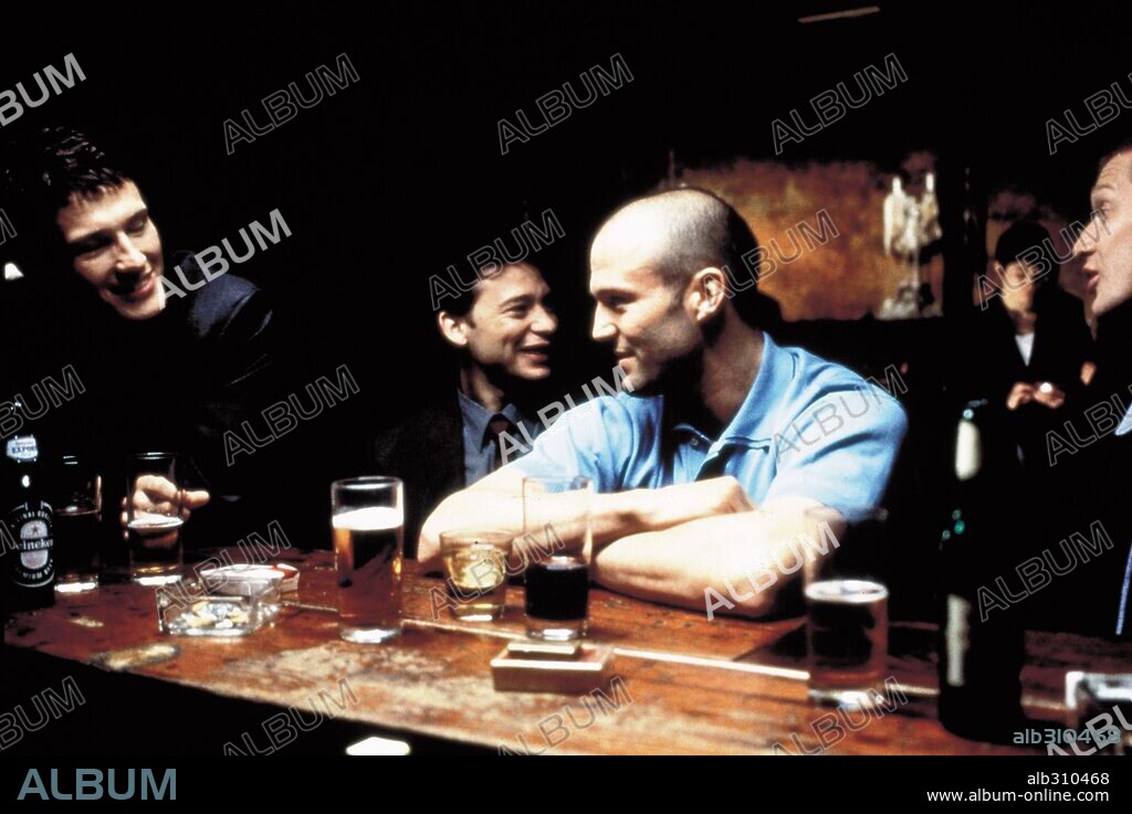 DEXTER FLETCHER und JASON STATHAM in LOCK, STOCK, AND TWO SMOKING BARRELS, 1998, unter der Regie von GUY RITCHIE. Copyright HANDMADE FILMS.