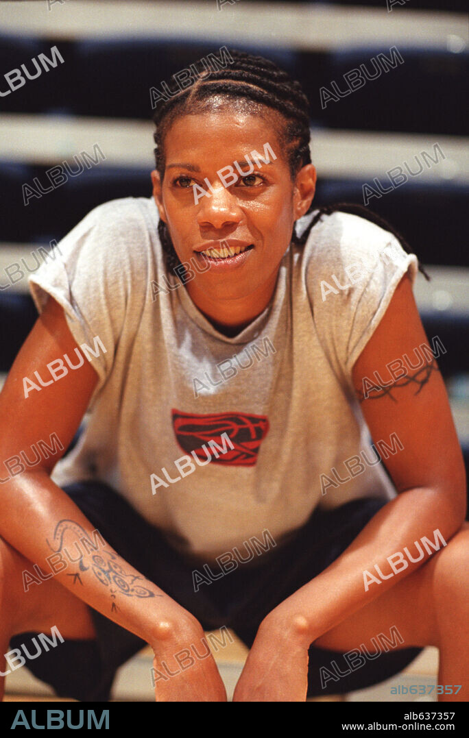 KIM WAYANS in JUWANNA MANN, 2002, directed by JESSE VAUGHAN. Copyright MORGAN CREEK/WARNER BROS.