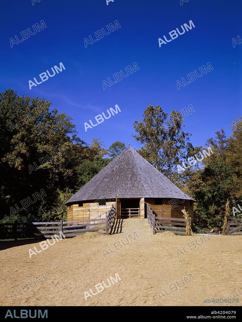 16-side round barn built in 1792 by George Washington on his Mount Vernon estate in Virginia.