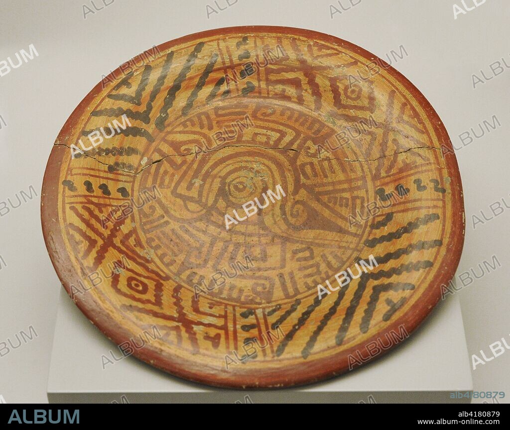 Plato de decoración esquemático y geométrico. Pintura pintada. Estilo Mixteca-Puebla. Período Postclásico Tardío (1350-1500 d. C.). México. Museo de América. Madrid. España.