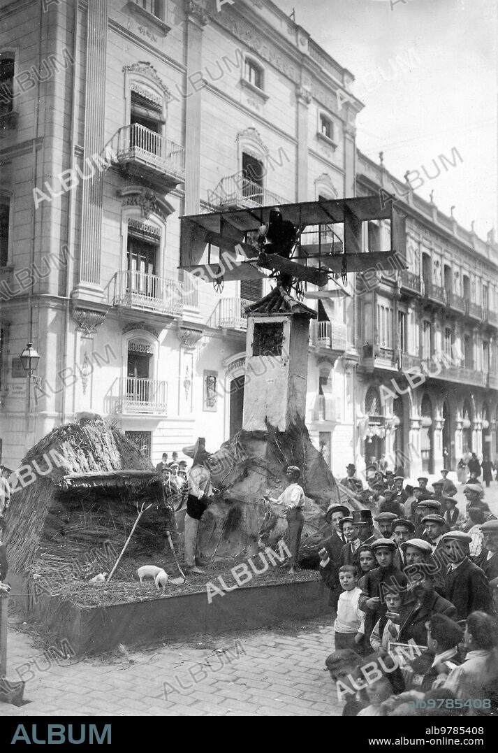 Marzo 1910. Las Fallas de san José en Valencia. La de la plaza de Mariano Benlliure, que ha Obtenido el primer premio del Ayuntamiento.