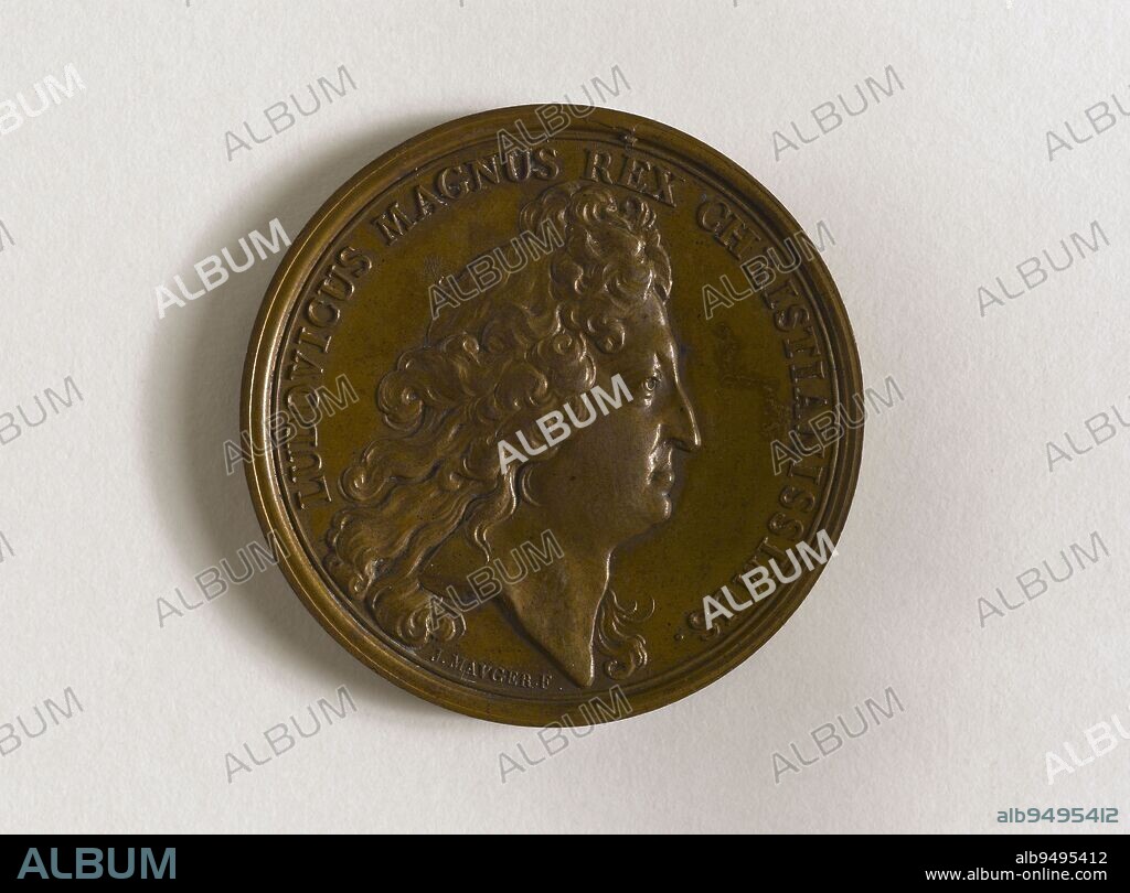 Embellishment of Paris, 1670, Mauger, Jean, Graveur en médailles, Bernard, Thomas, Graveur en médailles, In 1670, 17th century, Numismatic, Medal, Diameter: 4.1 cm, Weight (type dimension): 29.84 g.