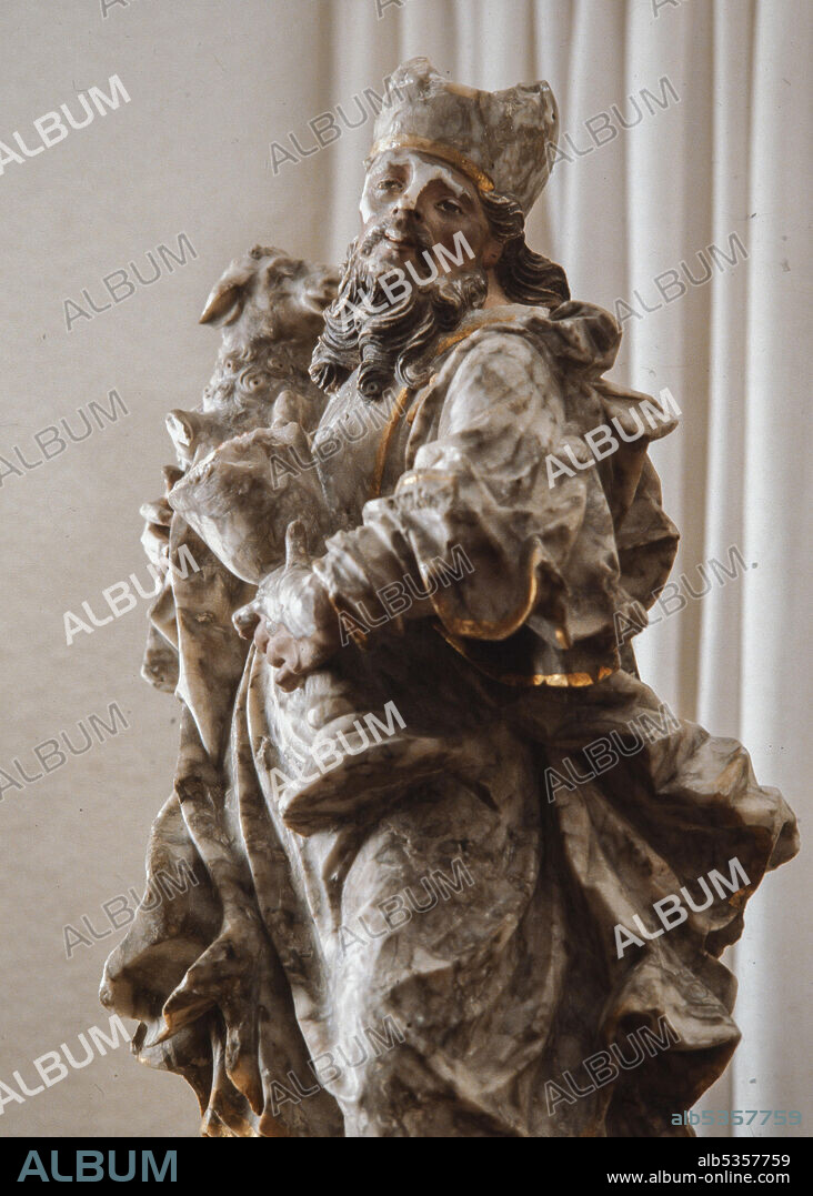 JOSEP SUNYER I RAURELL. AARON. Escultura en alabastro policromado. Formaba parte del retablo-tabernáculo (1715) de la capilla del Santísimo de la Seo de Manresa, destruido tras la devastación del templo en 1936. Museo Histórico de la Seo de Manresa. Cataluña.