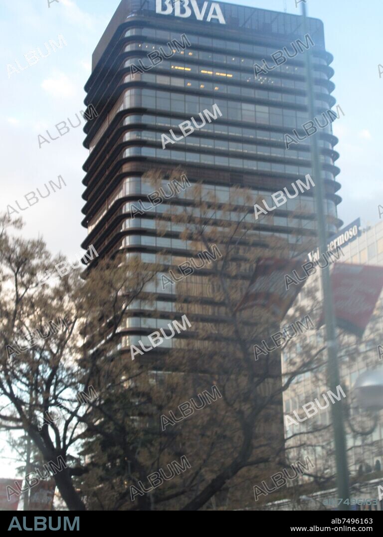 FRANCISCO JAVIER SÁENZ DE OIZA. BANCO BILBAO VIZCAYA ARGENTARIA EDIFICIO CONTRUIDO ENTRE 1971 Y 1978.