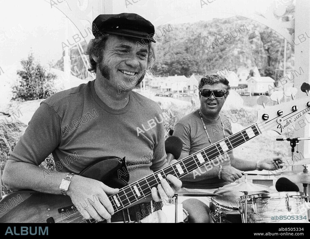 FJÄLLBACKA 1978.. Olav Wernersen och trummisen Nils-Bertil Dahlander. *** Local Caption *** Foto: Helena Almgren / Kamerareportage / TT / Kod: 2524.