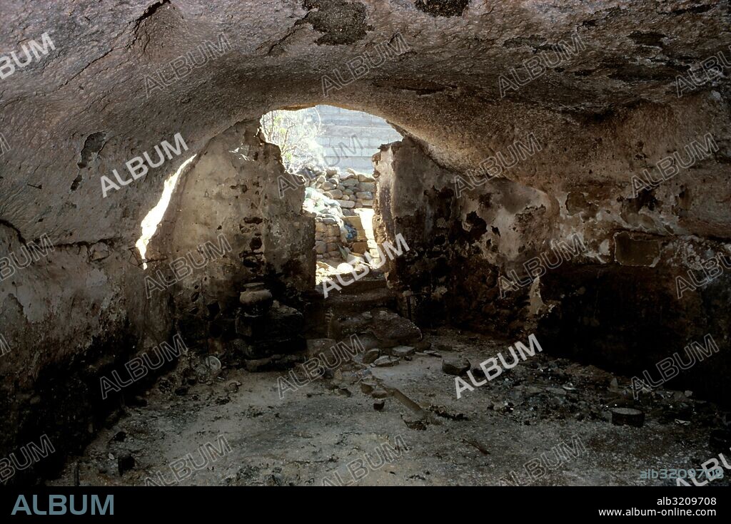 CUEVA PINTADA DE GALDAR (197). ENTRADA A LA CUEVA  GALDAR, GRAN CANARIA, ESPAÑA.