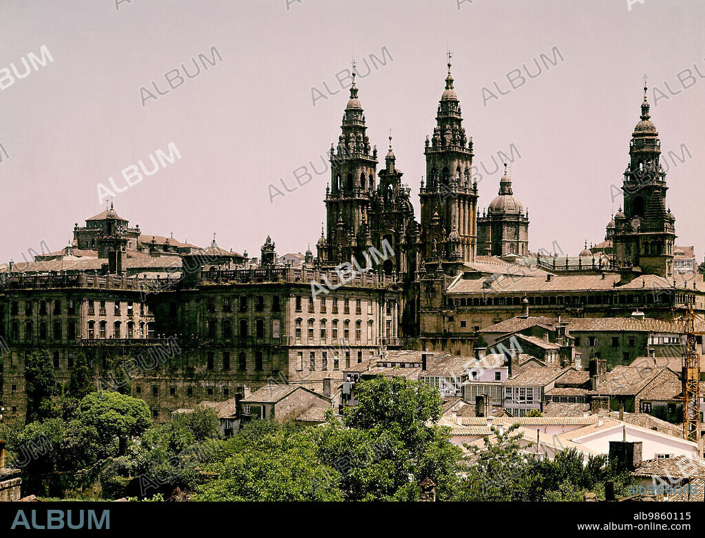 PANORAMICA DE SANTIAGO DE COMPOSTELA CON LA CATEDRAL Y EL AYUNTAMIENTO PALACIO RAJOY - FOTO AÑOS 60.
