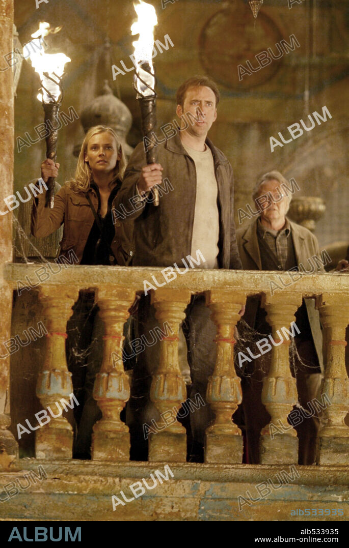 DIANE KRUGER, JON VOIGHT and NICOLAS CAGE in NATIONAL TREASURE, 2004, directed by JON TURTELTAUB. Copyright TOUCHSTONE PICTURES / ZUCKERMAN, ROBERT.