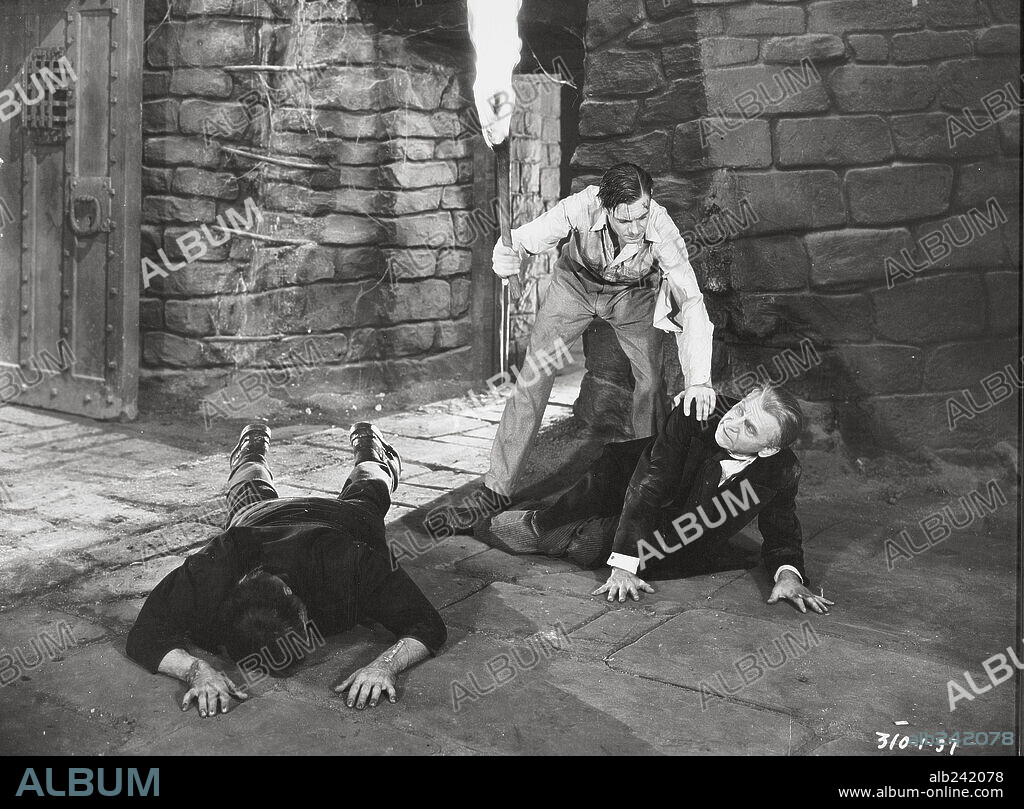 COLIN CLIVE, EDWARD VAN SLOAN et JOHN BOLES dans FRANKENSTEIN, 1931, réalisé par JAMES WHALE. Copyright UNIVERSAL PICTURES.