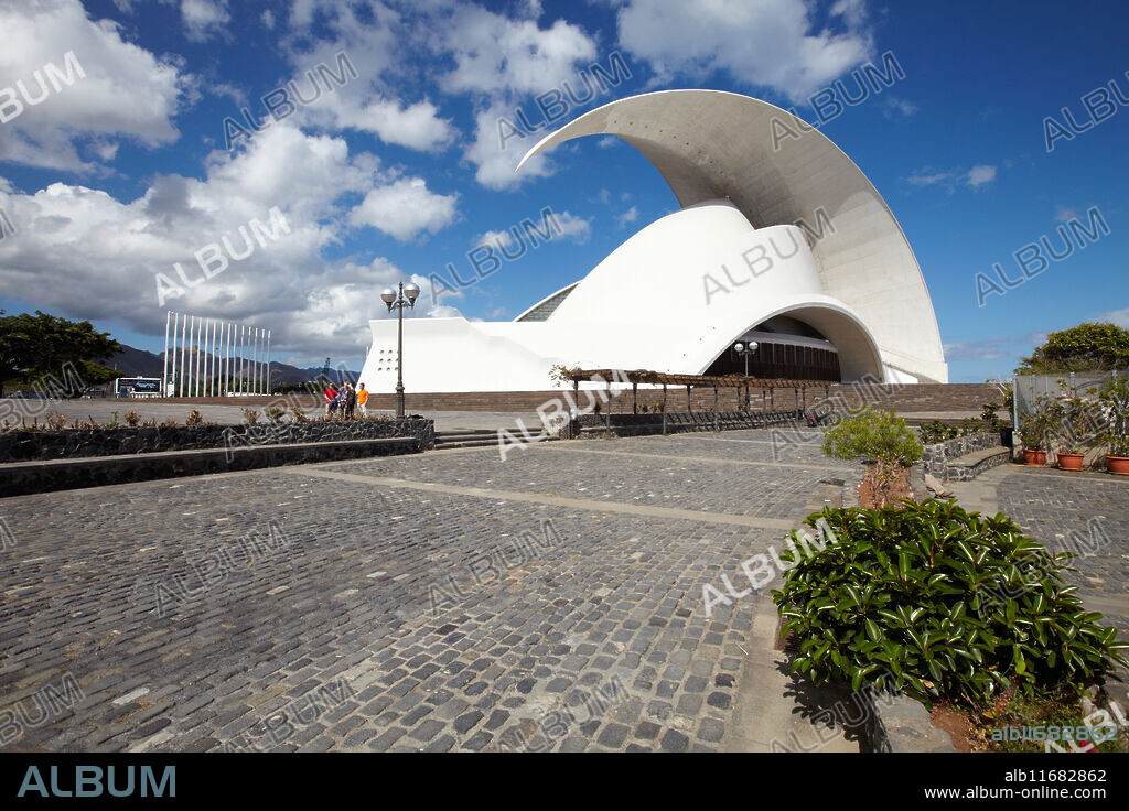 Auditorio de Tenerife, Auditorium, Architect: Santiago Calatrava, Santa Cruz de Tenerife, Tenerife, Canary Island, Spain.