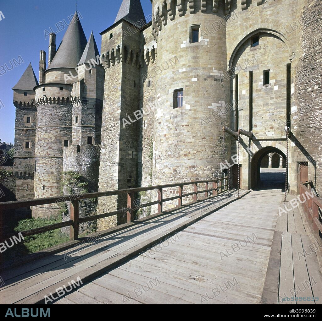 Chatlan at Vitre Castle in Brittany, 14th century.