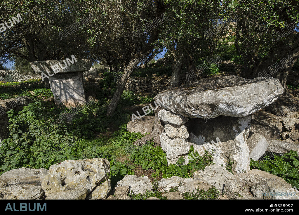 Torrellafuda, Taula shrine-enclosure, Talayotic town, Ciutadella, Menorca, Balearic Islands, Spain.