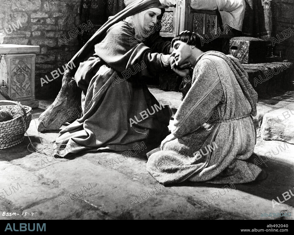 GRAHAM FAULKNER y VALENTINA CORTESE en HERMANO SOL, HERMANA LUNA, 1972 (FRATELLO SOLE, SORELLA LUNA), dirigida por FRANCO ZEFFIRELLI. Copyright PARAMOUNT PICTURES.