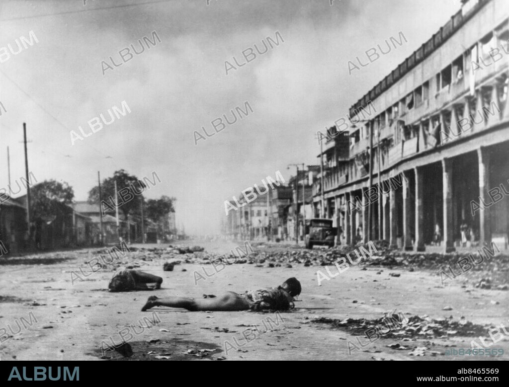 Orig. bildtext... ORIGINAL PICTURES OF THE CALCUTTA RIOTS. Scores of shops and houses were set on fire and hundreds of people killed and injured in riots between Moslem and Hindus at Calcutta. It was Direct Action Day! for the Moslems and although the riots were aimed against British Imperialism it was the Hindus who suffered. Photo shows: A scene taken just after a battle between Moslems and Hindus showing the smashed shops and houses and the dead bodies. A pall of smoke from the fires hangs over the city. Orig. bildtext... BODIES AND DEBRIS LEFT IN WAKE OF CALCUTTA RIOT Calcutta, India. The smoke of battle had not yet cleared from this riot ripped street of Calcutta, (Insia) when this photograph was made of the death and destruction left in the wake of hatred. After the city's hindus and moslims clashed for three days, august 16th, 17th and 18th, there were 3,468 bodies counted in the city's streets. Anm. Motsättningar hinduer-muslimer Oroligheter Lik Förstörelse CD408 sites: CALCUTTA;INDIEN.