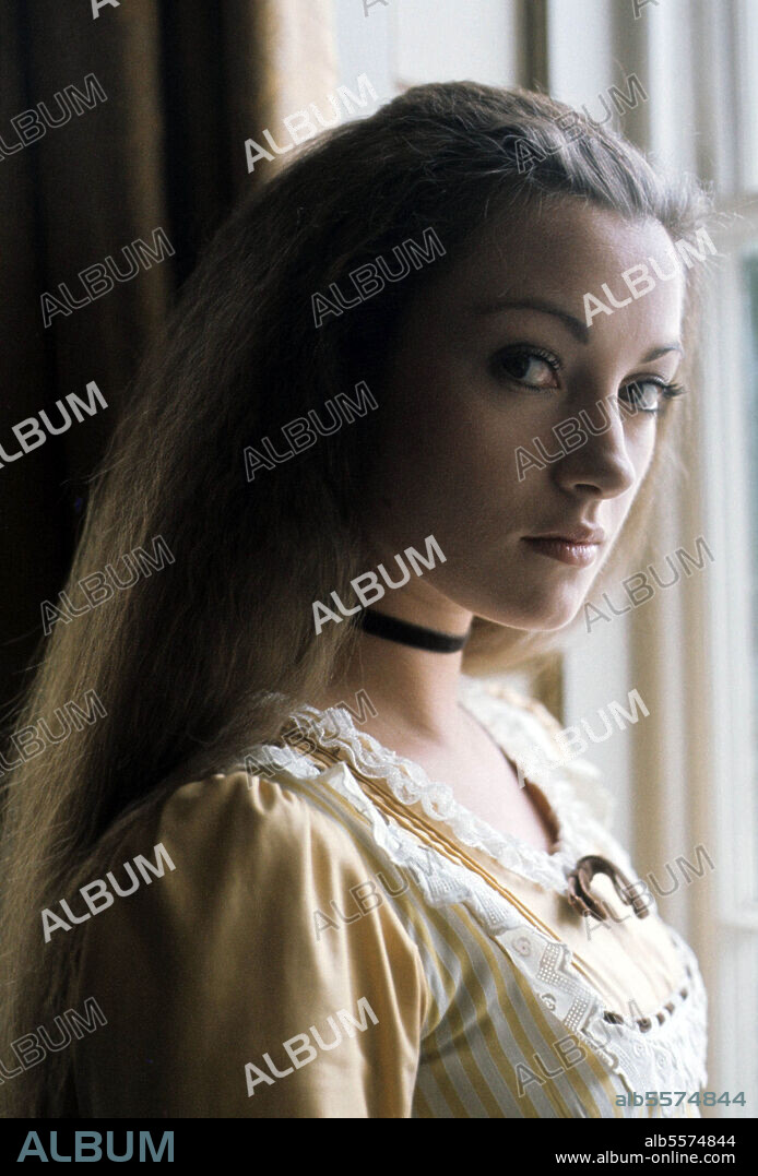 JANE SEYMOUR en LAS CUATRO PLUMAS, 1978 (THE FOUR FEATHERS), dirigida por DON SHARP. Copyright TRIDENT FILMS.