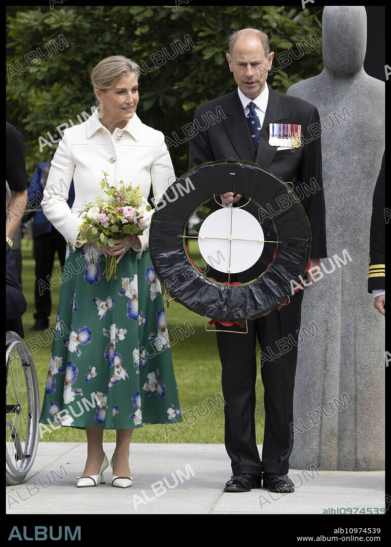 Duchess Sophie y Eduardo de Wessex. June 6, 2024, Burton-On-Trent, United Kingdom: Prince Edward and Sophie, the Duke and Duchess of Edinburgh, at a Royal British Legion Service of Commemoration on the 80th anniversary of D-Day, at the National Memorial Arboretum., United Kingdom. (Credit Image: © Stephen Lock/i-Images via ZUMA Press).