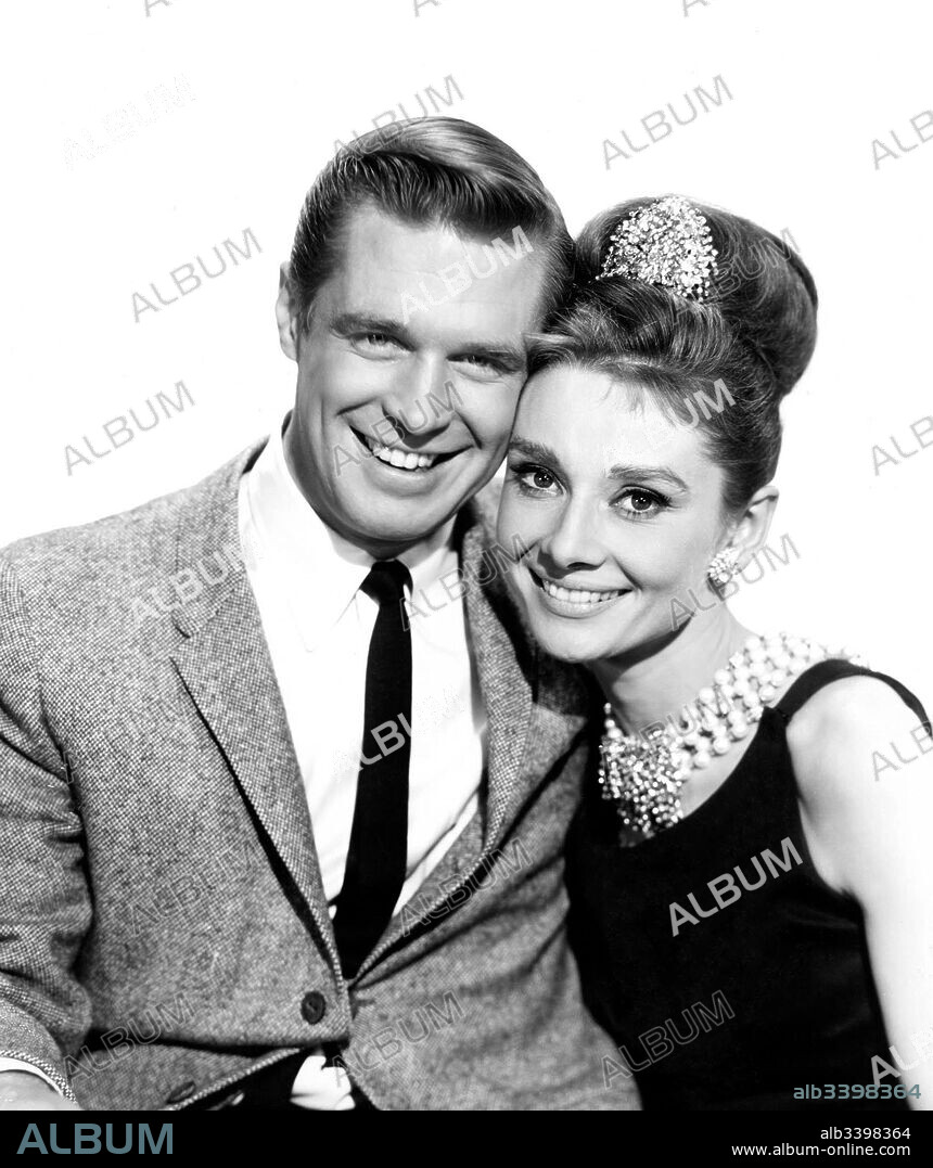 AUDREY HEPBURN and GEORGE PEPPARD in BREAKFAST AT TIFFANY'S, 1961, directed by BLAKE EDWARDS. Copyright PARAMOUNT PICTURES.