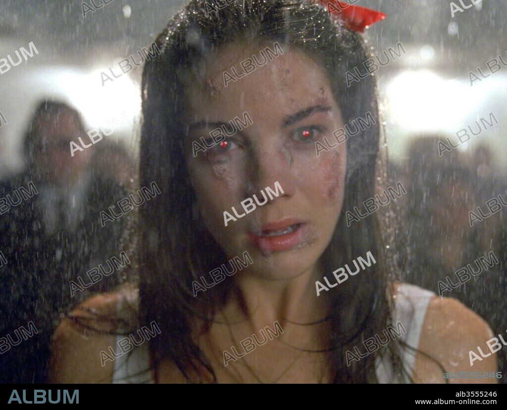 MICHELLE MONAGHAN en CONSTANTINE, 2005, dirigida por FRANCIS LAWRENCE. Copyright WARNER BROS. PICTURES.