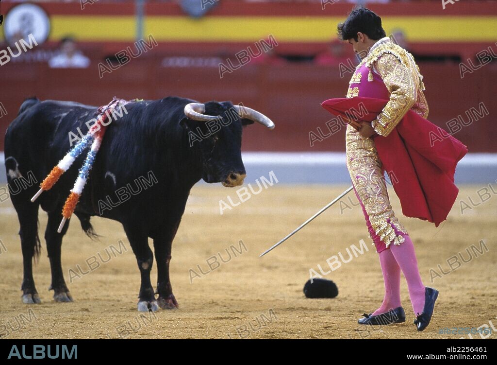 EL TORERO FRANCISCO RIVERA ORDOÑEZ DURANTE UNA CORRIDA DE TOROS.