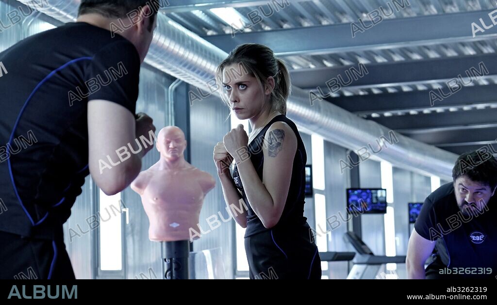 ANDONI AGIRREGOMEZKORTA y MARIA LEON en CUERPO DE ÉLITE: MISIÓN PALOMARES, 2016 (HEROES WANTED), dirigida por JOAQUIN MAZON. Copyright MOD PRODUCCIONES/KOWALSKI FILMS/ATRESMEDIA CINE/MOVISTAR/ZET.
