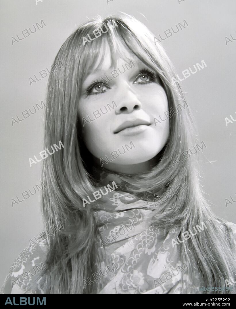 MARISOL. PEPA FLORES. ACTRIZ Y CANTANTE ESPAÑOLA. MALAGA 1948 -.