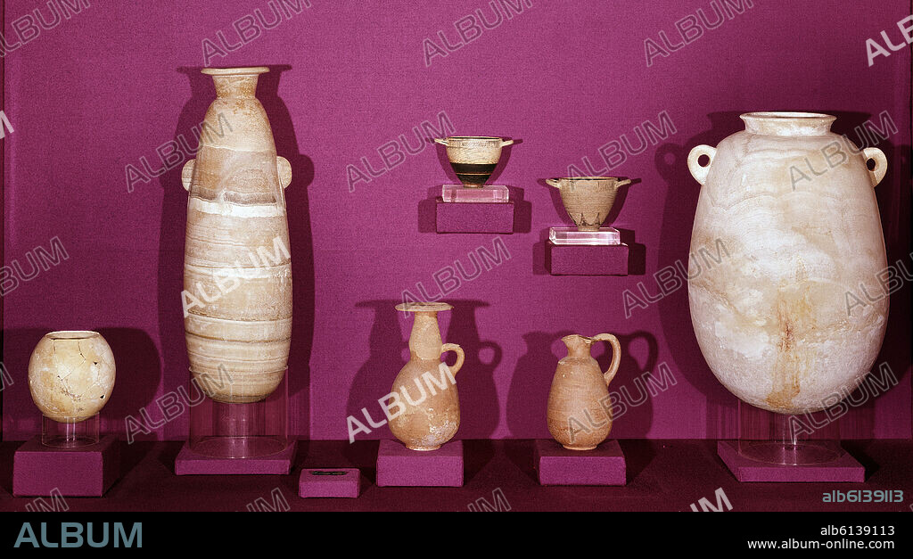 OBJETOS DE ALABASTRO FENICIOS PROCEDENTE DE LA NECROPOLIS DE LAURITA DEL CERRO DE SAN CRISTOBAL, ALMUNECAR - SIGLO VII AC.