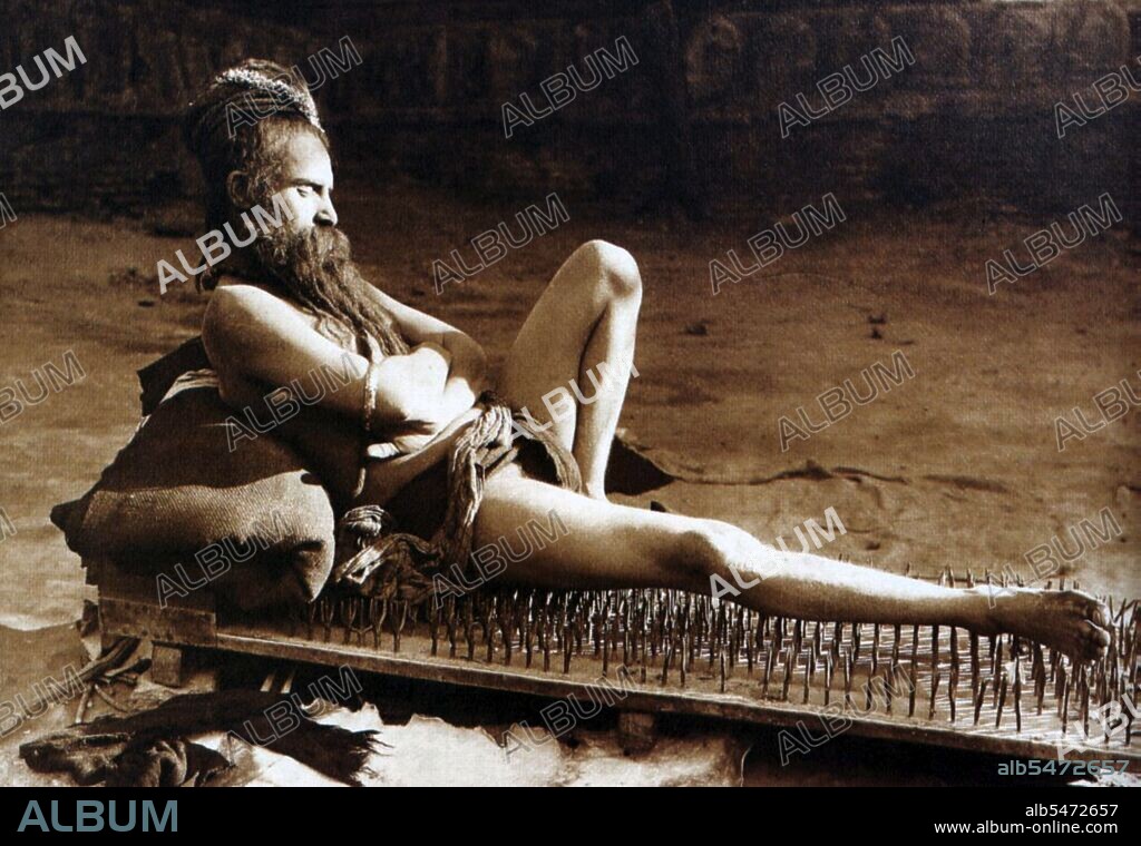 Herbert Ponting's 1907 photograph is captioned 'a fakir in Benares' (Varanasi), India. However, it is far more likely this depicts a Hindu sannyasin since Varanasi is the holiest city in Hinduism where large numbers of ascetics gather.