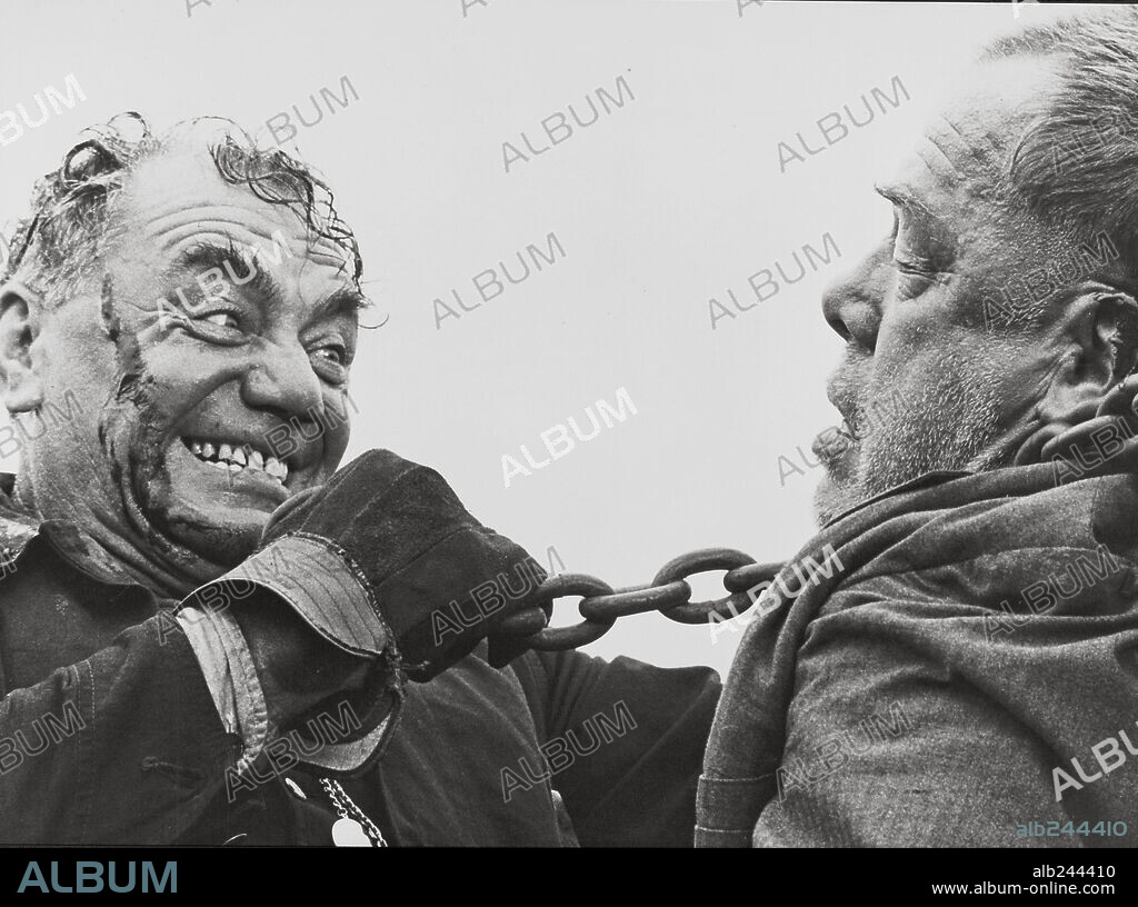 ERNEST BORGNINE and LEE MARVIN in EMPEROR OF THE NORTH POLE, 1973, directed by ROBERT ALDRICH. Copyright 20TH CENTURY FOX.