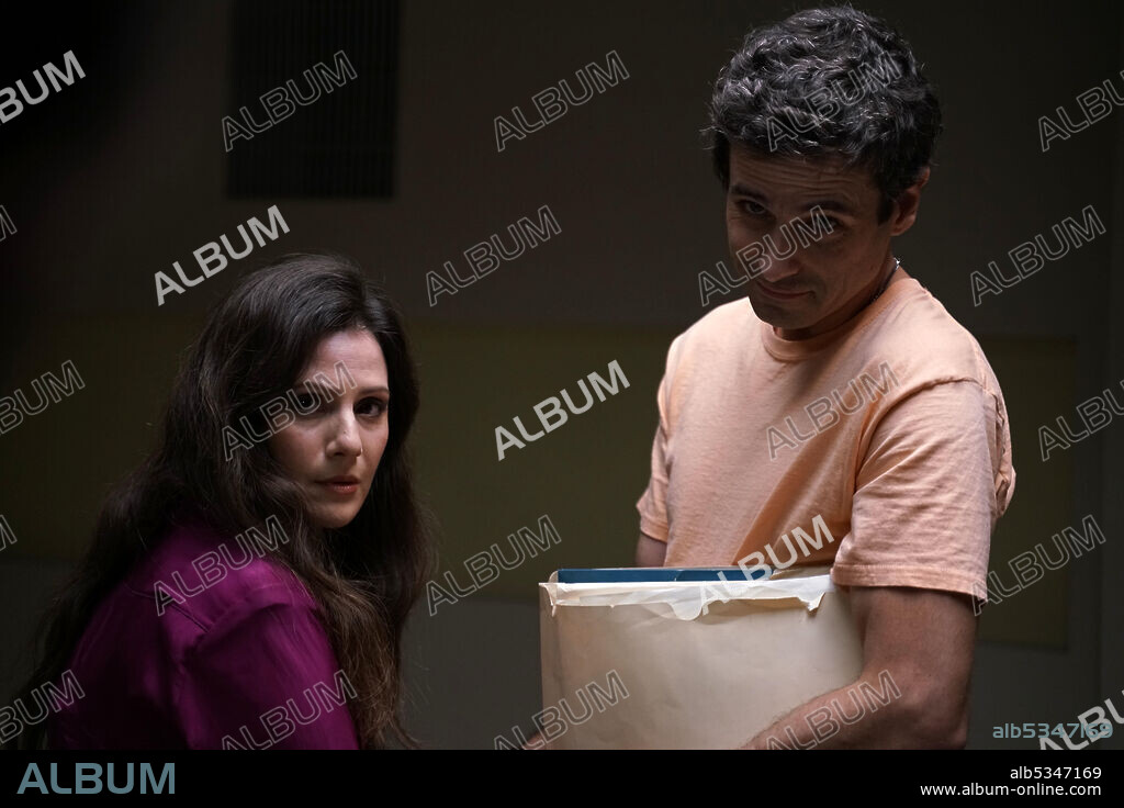 ALEKSA PALLADINO y LUKE KIRBY en TED BUNDY: EN LA MENTE DEL ASESINO, 2021 (NO MAN OF GOD), dirigida por AMBER SEALEY. Copyright Company X.