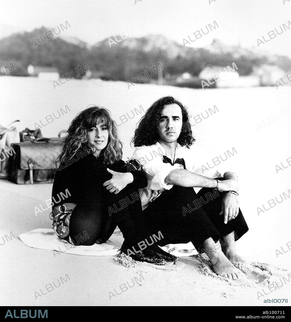 El dúo musical de pop-rock español, Cómplices, formado por la pareja Teo Cardalda y Maria Monsonis.