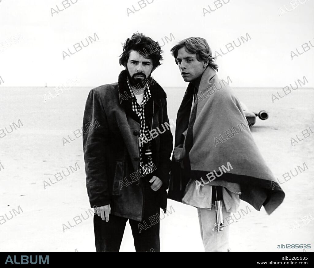 GEORGE LUCAS y MARK HAMILL en STAR WARS: EPISODIO IV-UNA NUEVA ESPERANZA, 1977 (STAR WARS: EPISODE IV-A NEW HOPE), dirigida por GEORGE LUCAS. Copyright LUCASFILM/20TH CENTURY FOX.