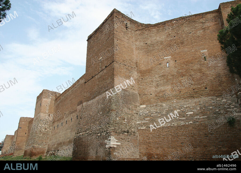 Roman Art. Aurelian Walls (Mura Aureliane). Is a line of city walls built between 271 ang 275 in Rome, during the reign of the roman emperor Aurelian. Detail of the Aurelian Walls. Rome. Italy. Europe.