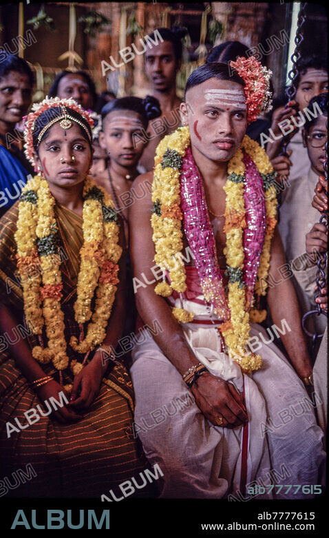 Ethnology / India. - In the temple of Shiva Kama Sundari Ambigai in Chidambaram, Tamil Nadu: wedding (Vivaha) of a twenty-one-year-old priest of the temple and his seventeen-year-old bride according to traditional Hindu rite. - Photo, January 1993.