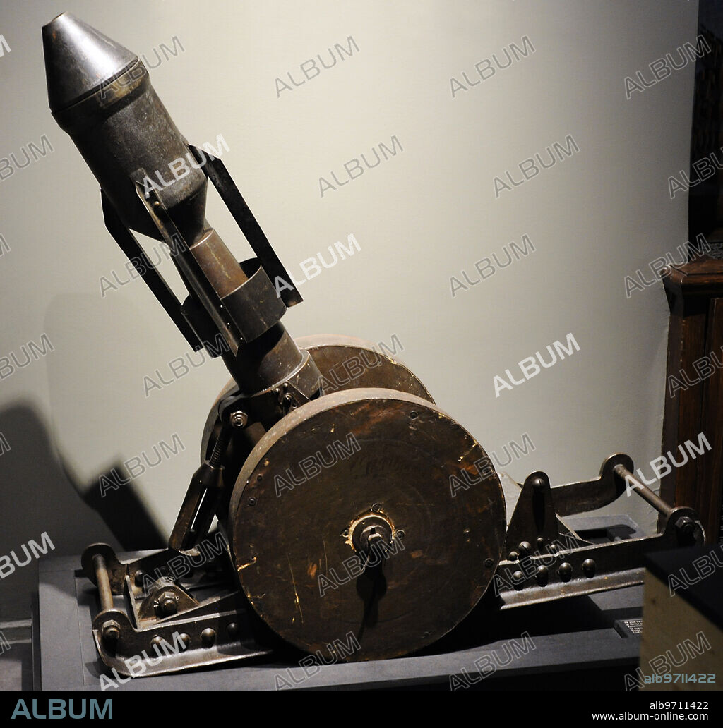 Primera Guerra Mundial (1914-1918). Mortero de trinchera FR de 58 mm con proyectil. Rusia. Utilizado en la Isla de la Muerte (Death Island). Museo de la Guerra de Letonia. Riga.